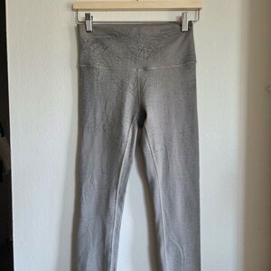 Lululemon High-Waist 7/8 Leggings with Subtle Crackle Print